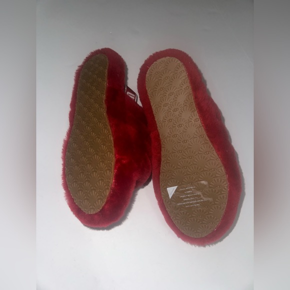 UGG FLUFF YEAH SLIPPER SIZE 5 - Picture 2 of 3